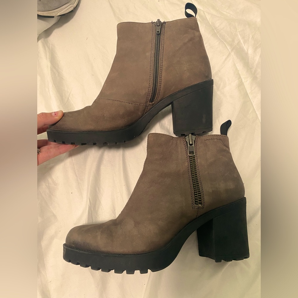 Vagabond brown heeled booties